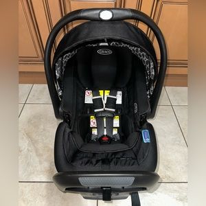 Graco SnugRide SnugFit 35 DLX Car Seat with Base